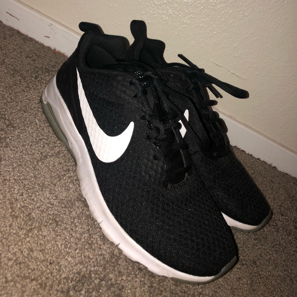 NIKE WOMENS AIR MAX MOTION RUNNING SHOES